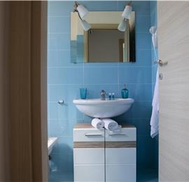 2 bedroom seaside apartments with shared pool, sleeps 4-5